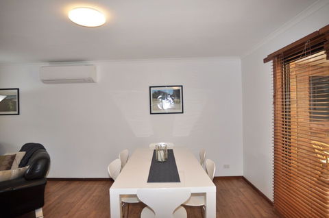Palm Waters 4 PET Friendly - Queensland Tourism 4