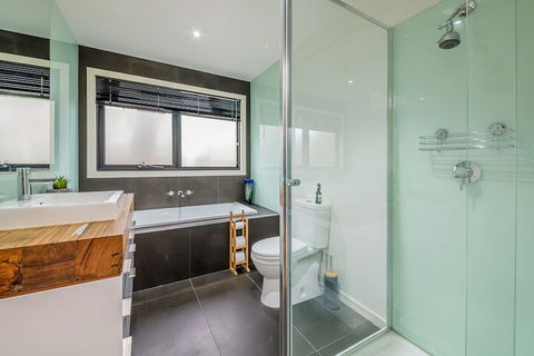 Luxury By THE SEA Close TO THE Beach - QLD Tourism 6