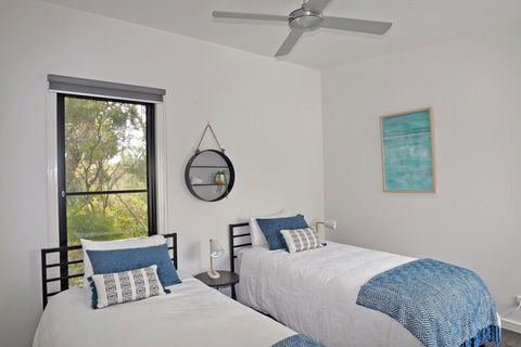 Luxury By THE SEA Close TO THE Beach - QLD Tourism 3