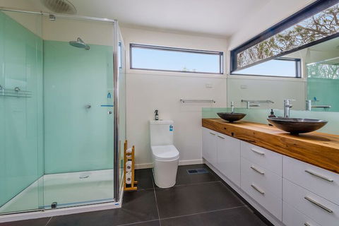 Luxury By THE SEA Close TO THE Beach - QLD Tourism 1
