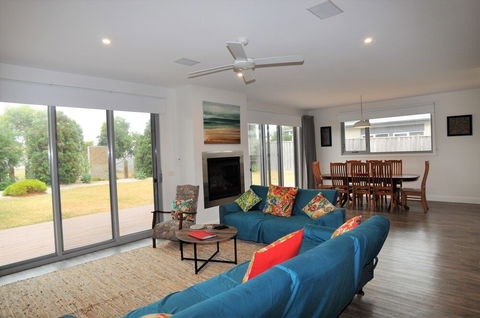Sunnyside Surf Side - QLD Tourism 3