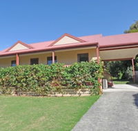 Beilby Beach Cottage Free Wifi  Foxtel PET Friendly - QLD Tourism