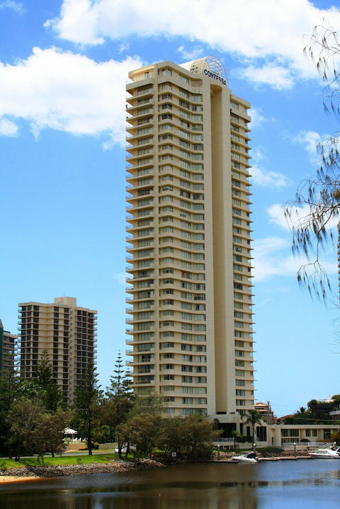 Contessa Holiday Apartments - Queensland Tourism 1