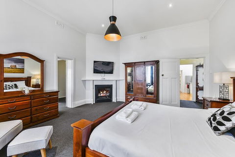 Wyatt Guest House - Queensland Tourism 1