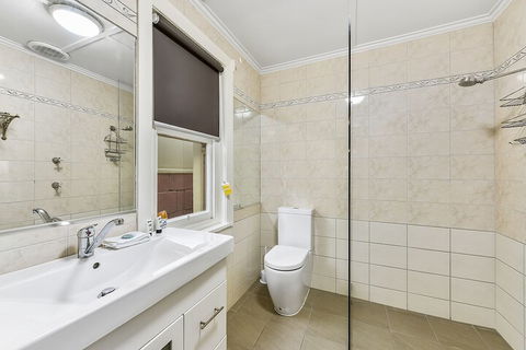 Wyatt Guest House - Queensland Tourism 3