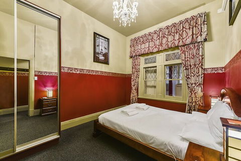 Wyatt Guest House - Queensland Tourism 4