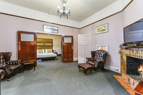 Wyatt Guest House - Queensland Tourism 5
