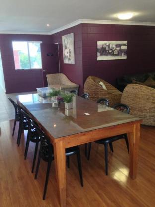 Foreign Exchange Accommodation Beachside - QLD Tourism 2
