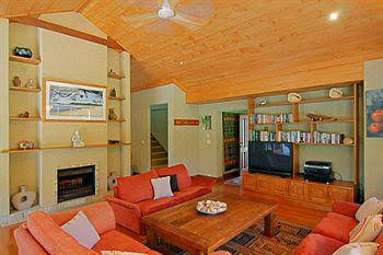 Abbies Beach House - Queensland Tourism 0