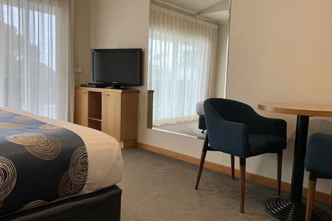 Eugenies Luxury Accommodation - QLD Tourism 6