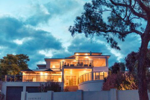 Eugenies Luxury Accommodation - QLD Tourism 0