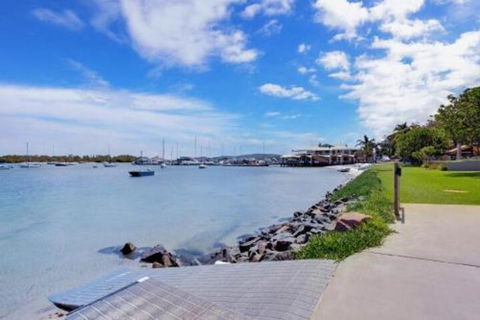 Sunset Court Unit 1 / 3 Resthaven Avenue - QLD Tourism 0