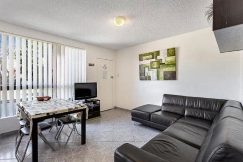 Sunset Court Unit 1 / 3 Resthaven Avenue - QLD Tourism 7