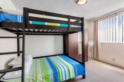Sunset Court Unit 1 / 3 Resthaven Avenue - QLD Tourism 3