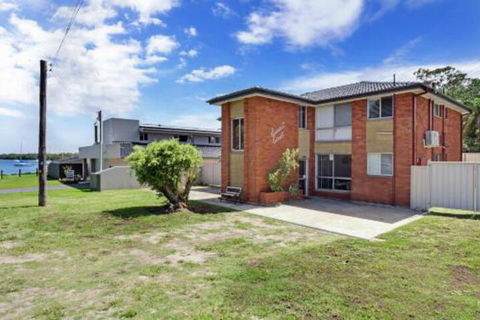 Sunset Court Unit 1 / 3 Resthaven Avenue - QLD Tourism 2