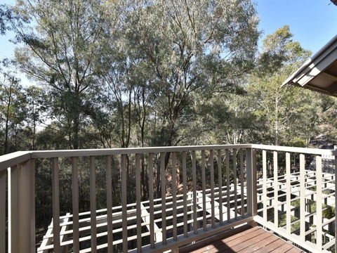 Villa Shiraz Located Within Cypress Lakes - Queensland Tourism 6