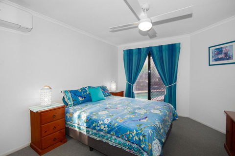 Relax At Coolum - Queensland Tourism 3