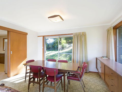 2 Water Crescent Retro Haven - QLD Tourism 2