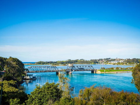2 Water Crescent Retro Haven - QLD Tourism 1