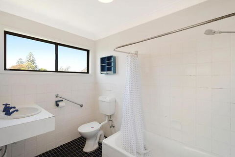 74 Ocean Parade - QLD Tourism 4