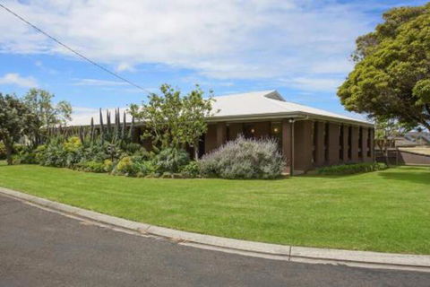 Refuge - Queensland Tourism 0