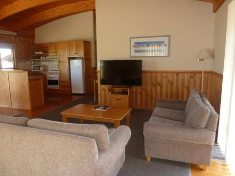 Bridport Villa - QLD Tourism 1