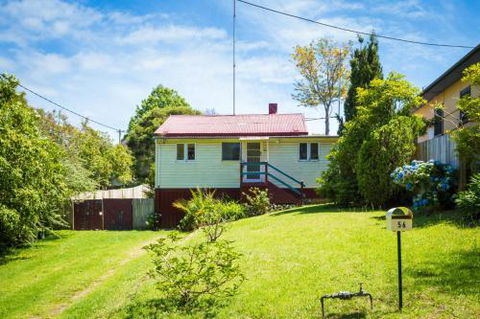 Pet Friendly Beach Cottage At Ballingalla - QLD Tourism 1