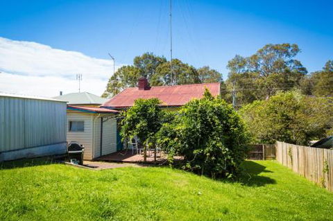 Pet Friendly Beach Cottage At Ballingalla - QLD Tourism 3