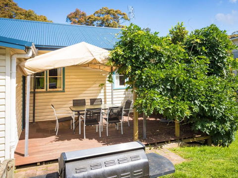 Pet Friendly Beach Cottage At Ballingalla - QLD Tourism 5