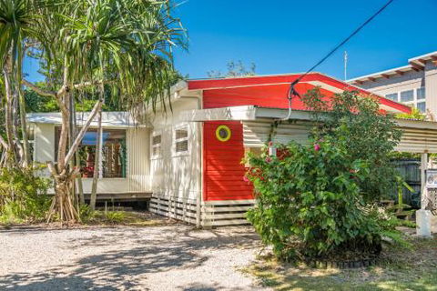 A SWEET ESCAPE Beachcombers Cottage Beachfront - Queensland Tourism 6