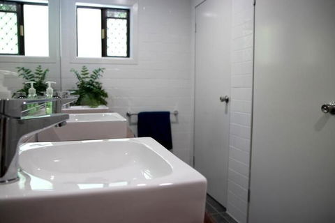 Yeppoon Beachhouse - Hostel - QLD Tourism 5