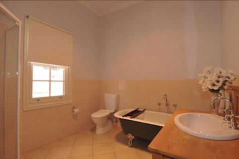 Charlie Bates Cottage - Queensland Tourism 6