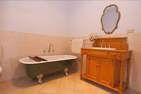 Charlie Bates Cottage - Queensland Tourism 3