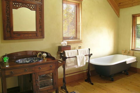 Kentisbury Country House - QLD Tourism 6
