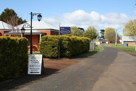 Ross Motel - QLD Tourism 0