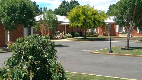 Ross Motel - QLD Tourism 1