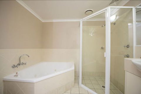 Harbour Sails Motor Inn - Queensland Tourism 7