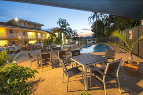 Harbour Sails Motor Inn - Queensland Tourism 3