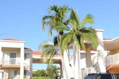 Harbour Sails Motor Inn - Queensland Tourism 1