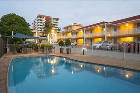 Harbour Sails Motor Inn - Queensland Tourism 0