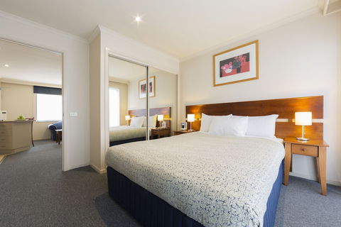 Canberra Parklands Central - Queensland Tourism 6