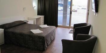 Slipway Hotel Motel - QLD Tourism 5