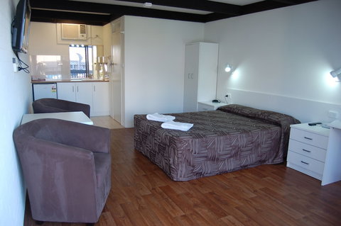 Slipway Hotel Motel - QLD Tourism 6