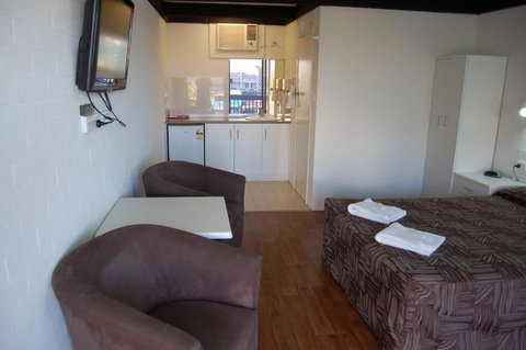 Slipway Hotel Motel - QLD Tourism 4