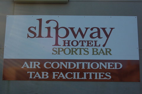 Slipway Hotel Motel - QLD Tourism 1