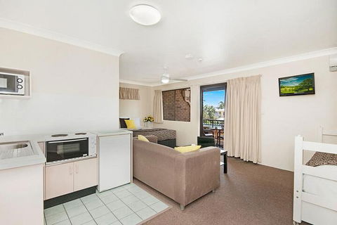 Byron BaySide Central Studio Apartments - Queensland Tourism 6
