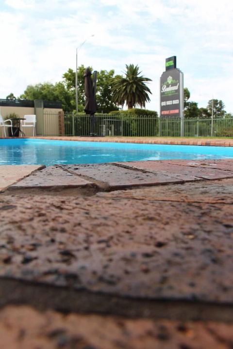 Boulevard Motor Inn - QLD Tourism 0