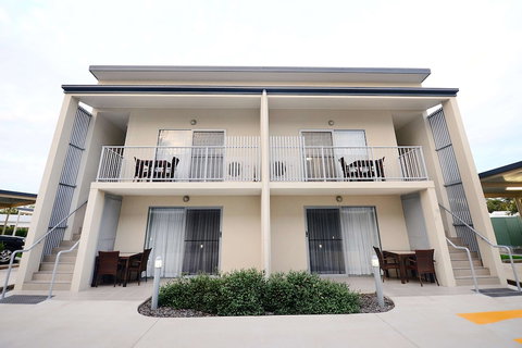 Oaks Middlemount Suites - Queensland Tourism 1