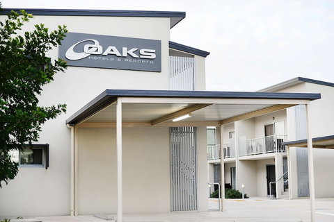 Oaks Middlemount Suites - Queensland Tourism 3