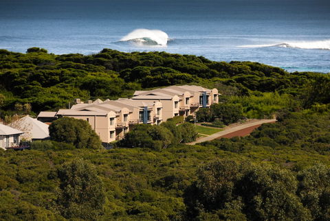 Margarets Beach Resort - QLD Tourism 1